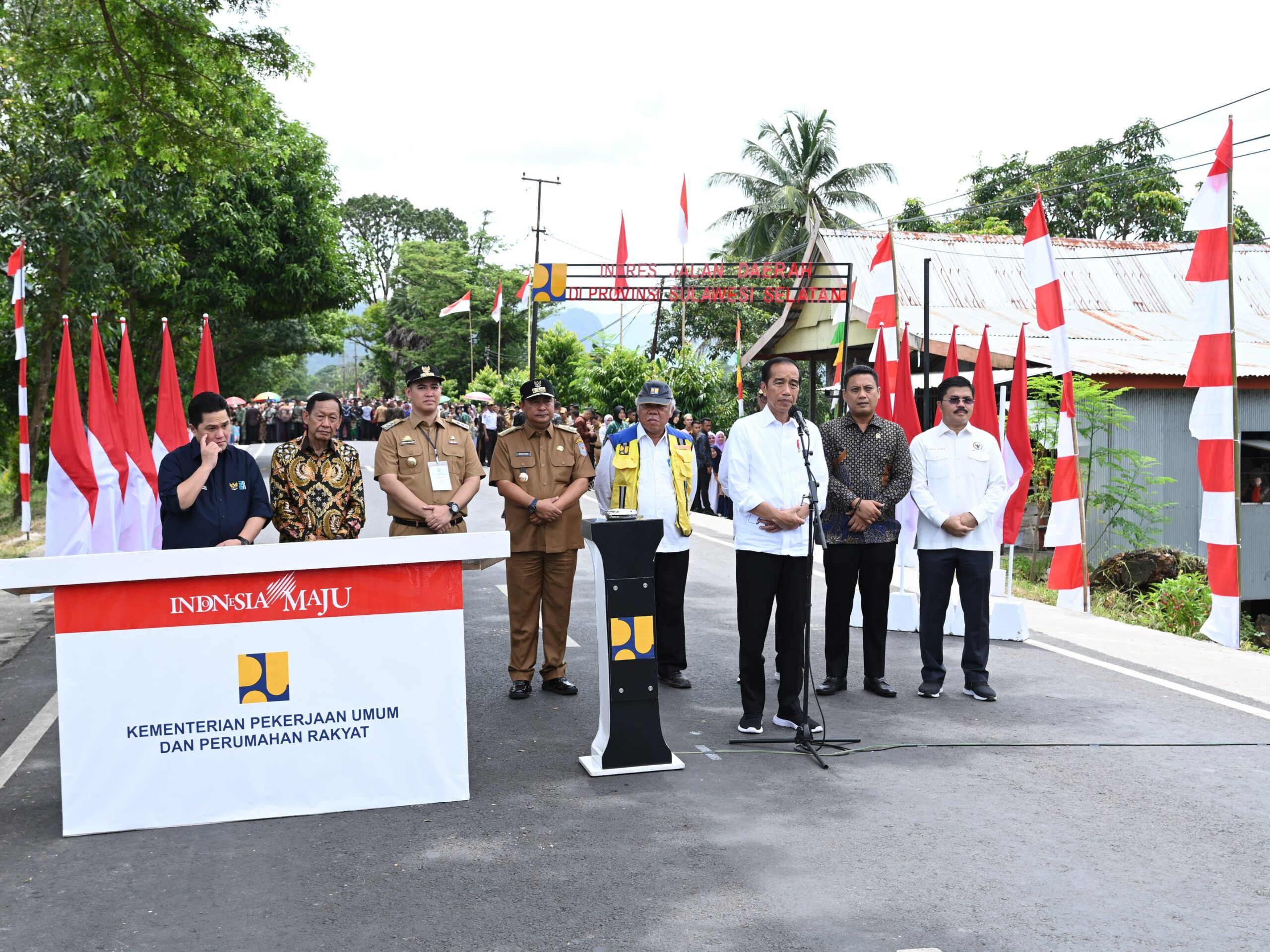 Sekretariat Kabinet Republik Indonesia | Resmikan 27 Ruas Jalan, Presiden Harap Konektivitas Antardaerah dan Antarprovinsi Makin Baik