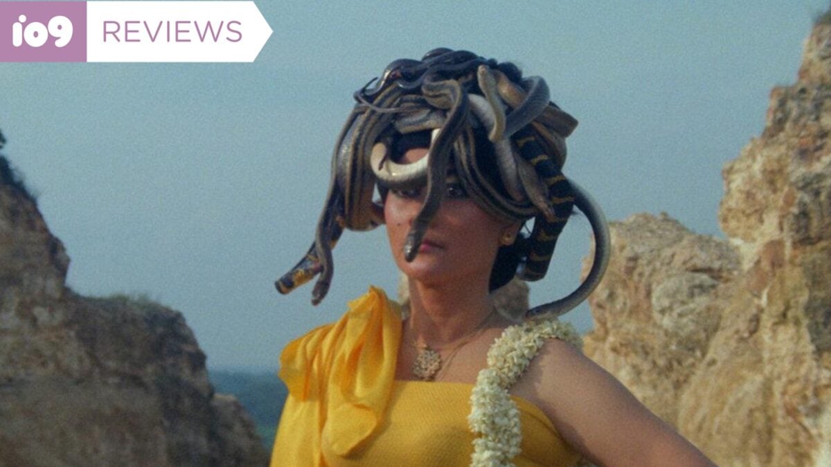 The Queen of Black Magic 'adalah potret berwarna -warni dari legenda horor kultus