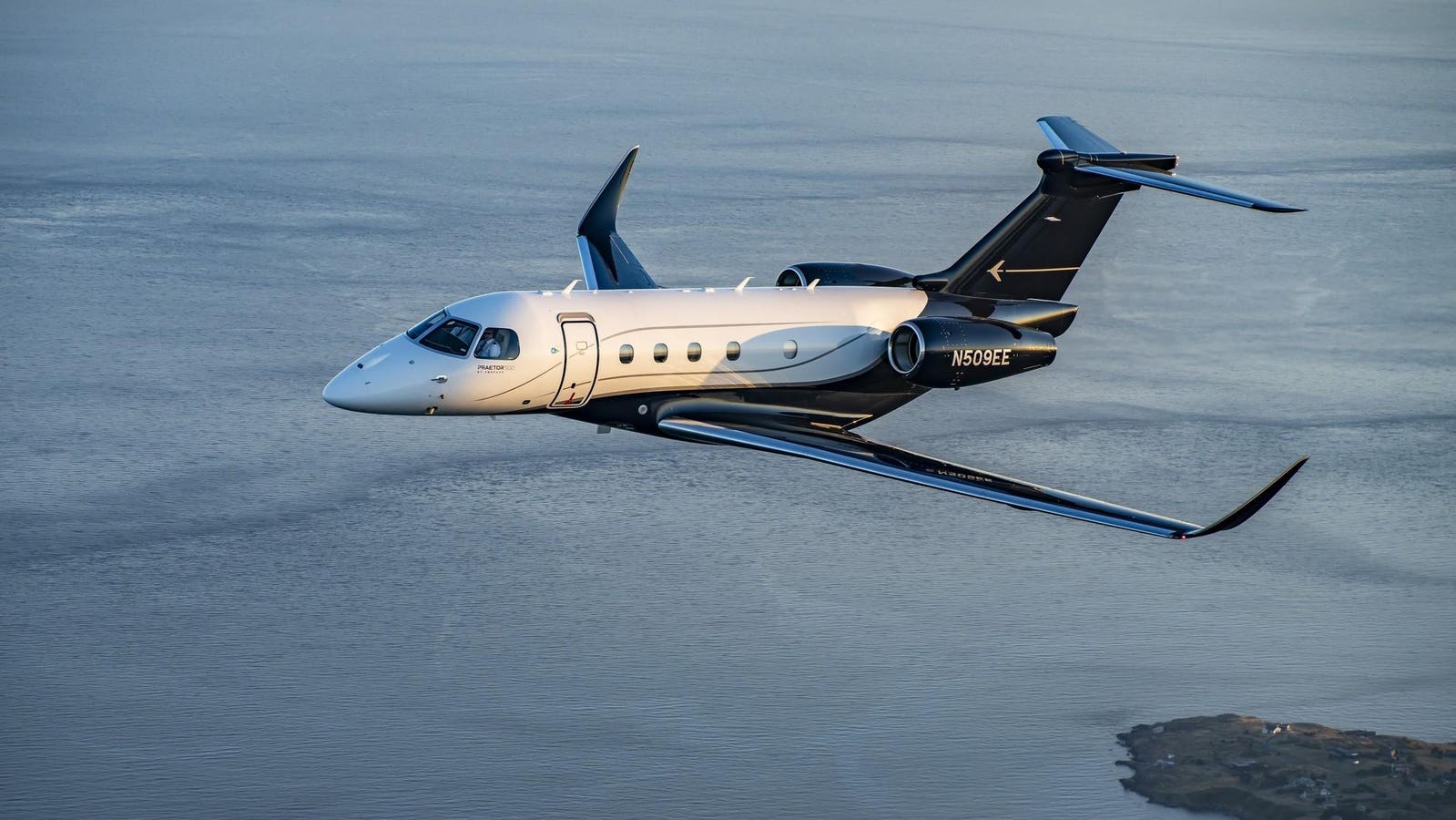 Toko ERS Disentuh di Fort Lauderdale sebagai Jet Embraer yang ke -2.000 mengambil penerbangan