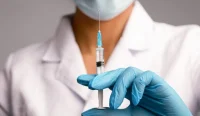 Vaksinasi Dokter Wanita Memegang Jarum Suntik Vaksin