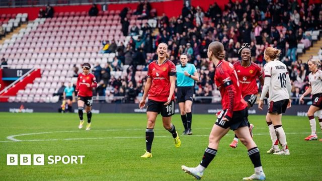 Dua gol Naalsund membawa Man Utd naik ke posisi kedua